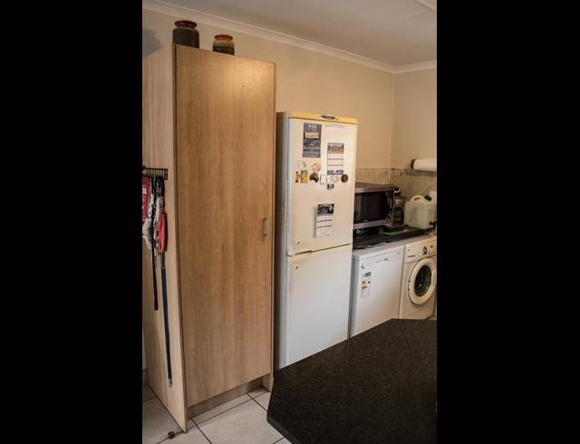 2 BEDROOM TOWNHOUSE FOR SALE IN ELDORAIGNE